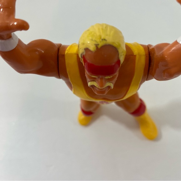 Hulk hogan 1990 wrestling figure Hasbro Preowned vintage see pictures for wear - Picture 3 of 6